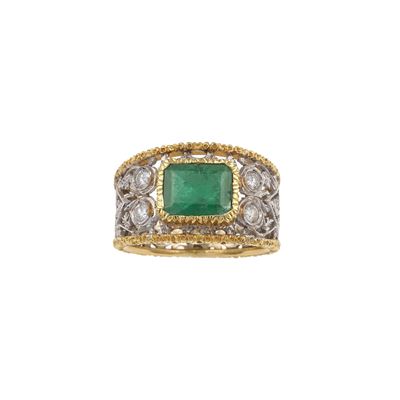 Anello a fascia in oro bianco e giallo con smeraldo e diamanti