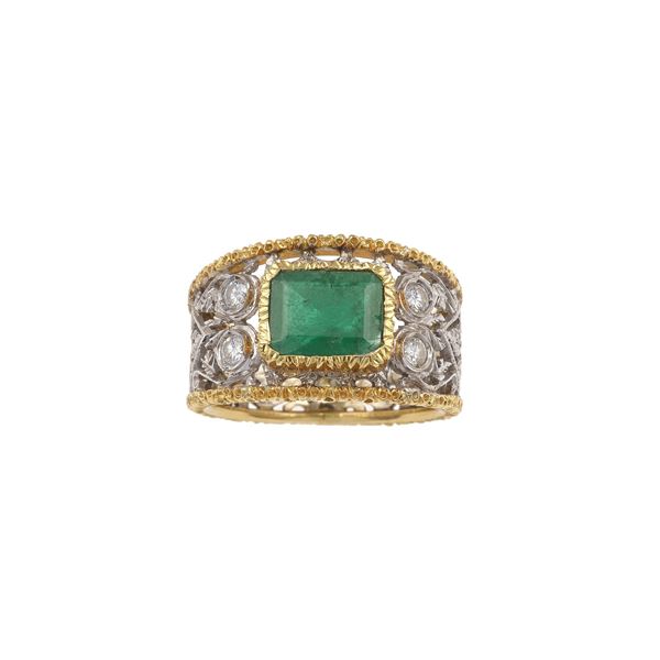 Emerald, diamond and gold ring