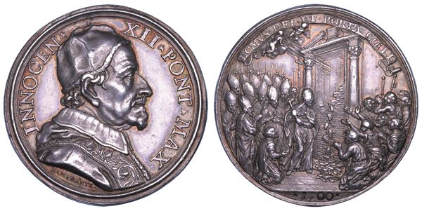 STATO PONTIFICIO. INNOCENZO XII (Antonio Pignatelli), 1691–1700. Medaglia in argento 1700 (A. IX). Apertura della Porta Santa Vaticana.