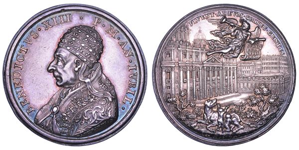 STATO PONTIFICIO. BENEDETTO XIII (Pier Francesco Vincenzo Maria Orsini), 1724-1730. Medaglia in argento A. IVB (1725/A. II). I pellegrini in visita a Roma per l'Anno Santo.