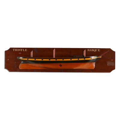 Mezzo scafo del brigantino Thistle, legno naturale e laccato nero, XX secolo