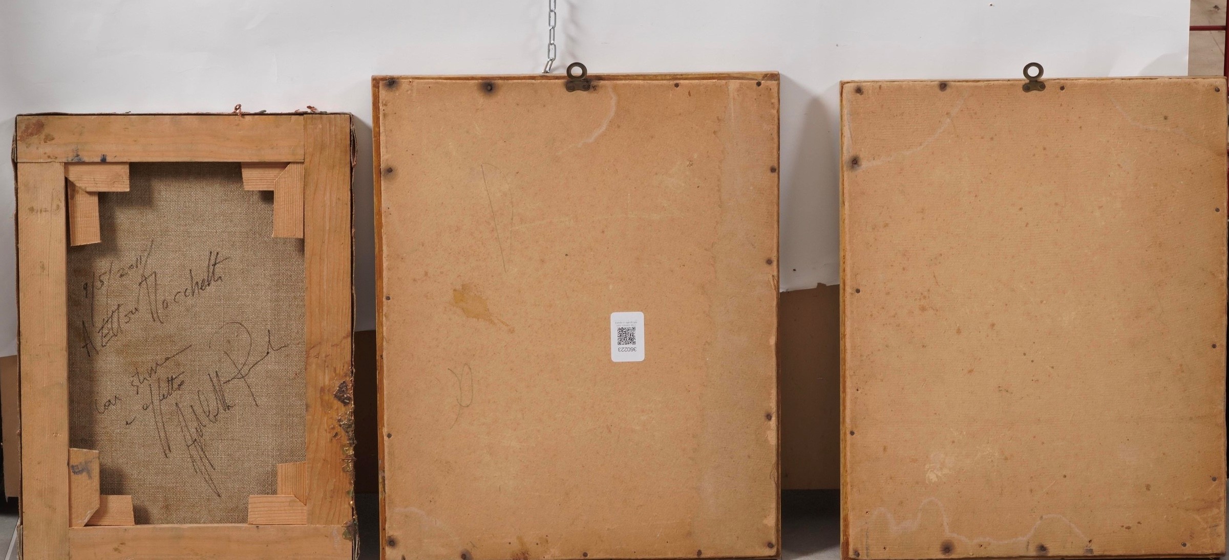 Due cornici con fotografie e opera d’arte contemporanea (datata 2011), misura massima 25×35 cm