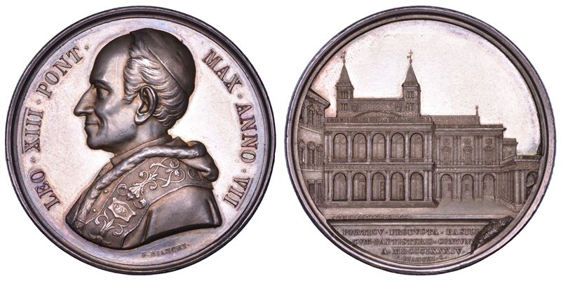 ROMA. LEONE XIII (Vincenzo Gioacchino Luigi Pecci), 1878-1903. Medaglia annuale in argento 1884/A.VII. Prolungamento del porticato della basilica di San Giovanni in Laterano.  - Auction Numismatics - Cambi Casa d'Aste