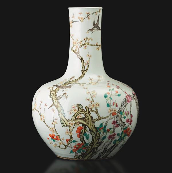 Large famille rose porcelain vase decorated with small birds among cherry blossom branches, China, Qing Dynasty.<BR>Qianlong mark (1736–1796)
