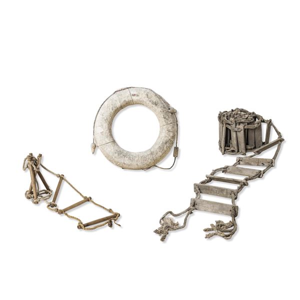 Due scale da barca in corda e un salvagente