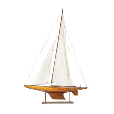 Modello di yacht navigante, Gran Bretagna, inizio XX secolo, cm 160x38x250