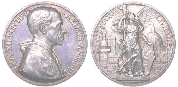 CITTA' DEL VATICANO. Pio XII, 1939-1958. Medaglia annuale in argento 1944 A. VI. Pio XII Apostolo di carità e difensore della città di Roma.