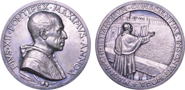CITTA' DEL VATICANO. Pio XII, 1939-1958. Medaglia annuale in argento 1948 A. X. Allocuzione contro il pericolo di nuove dottrine sociali.