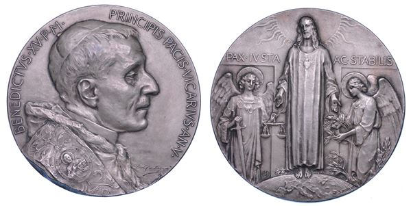 STATO PONTIFICIO. BENEDETTO XV, 1914-1922.  Medaglia straordinaria in argento 1918. Per la fine del primo conflitto mondiale.