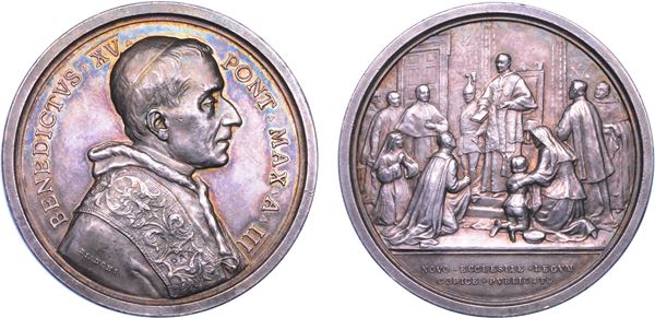 STATO PONTIFICIO. BENEDETTO XV, 1914-1922.  Medaglia straordinaria in argento 1917. Promulgazione diritto canonico.