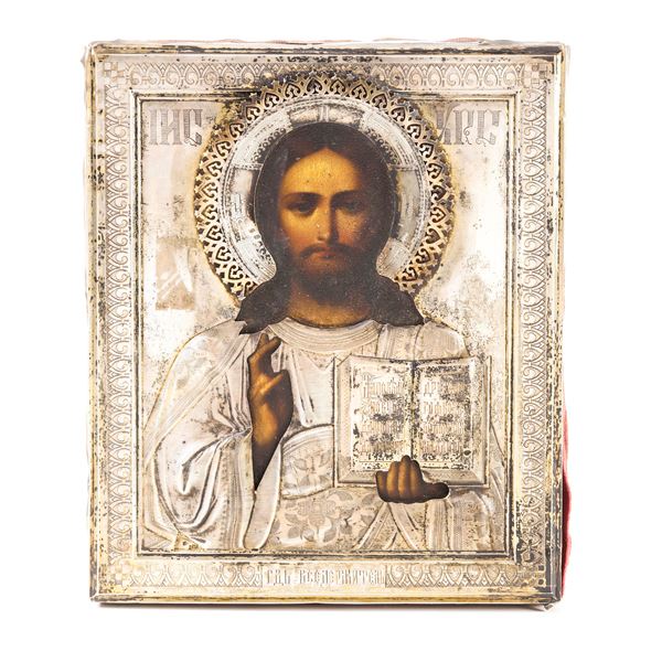 Cristo Pantocratore. Icona su tavola, riza in argento, Russia, XIX-XX secolo. Marchio dell'argentiere AHC entro rettangolo (A.L. Sokolov ?)