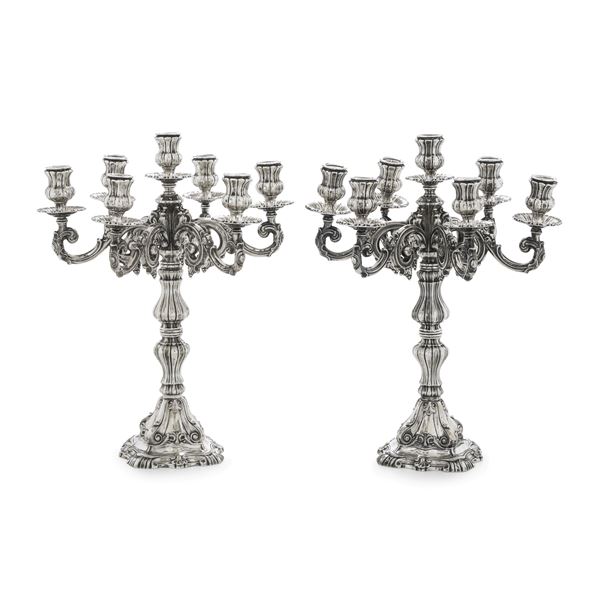 Coppia di candelabri a sette luci. Argenteria italiana, prima metà del XX secolo. Argentiere Gautiero e Castaudo, Vercelli