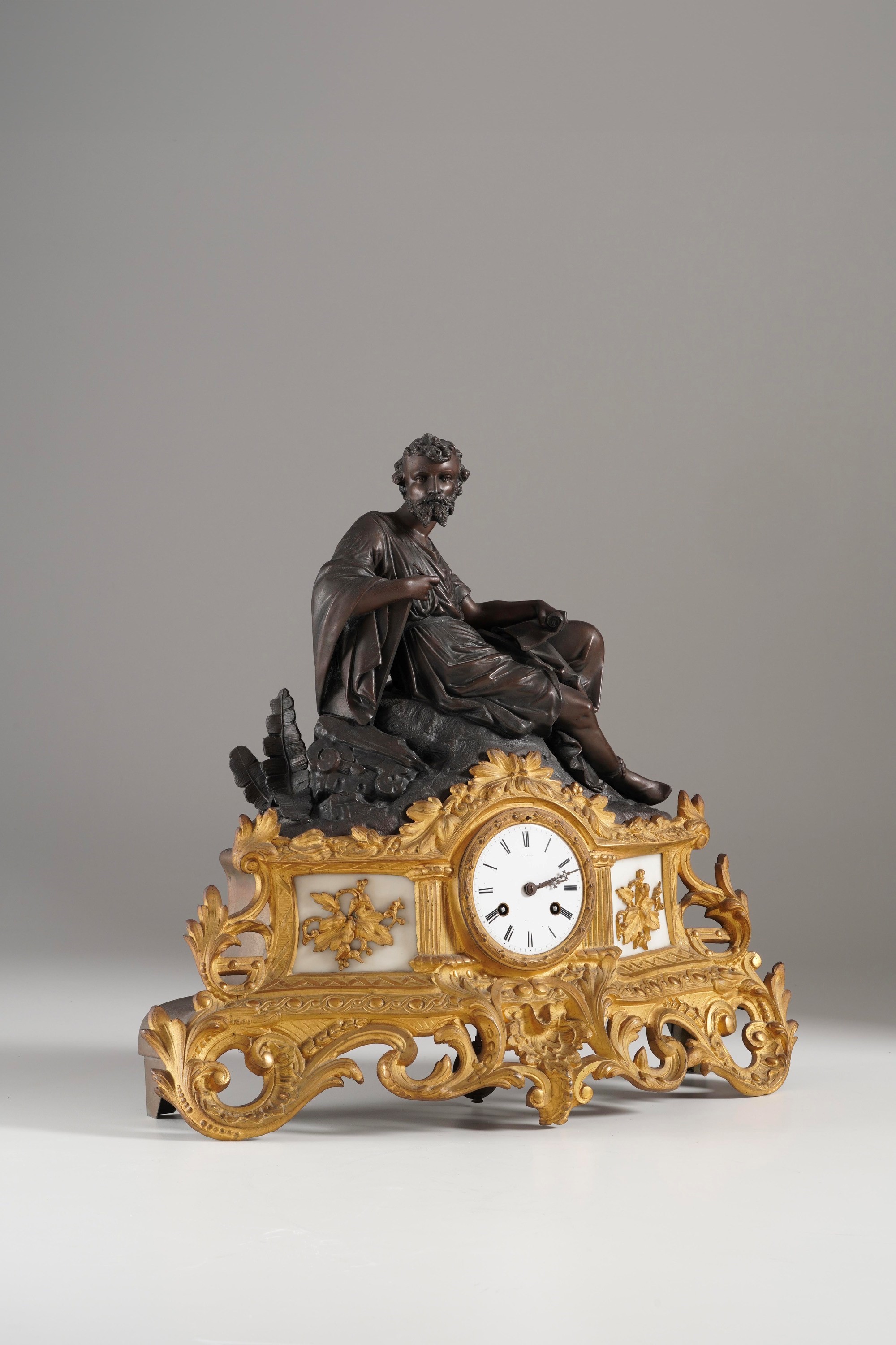 Pendola da tavolo in bronzo brunito, laccato e dorato, XIX secolo