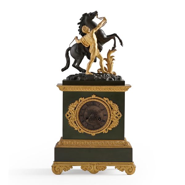 Pendola da tavolo in metallo. XIX-XX secolo