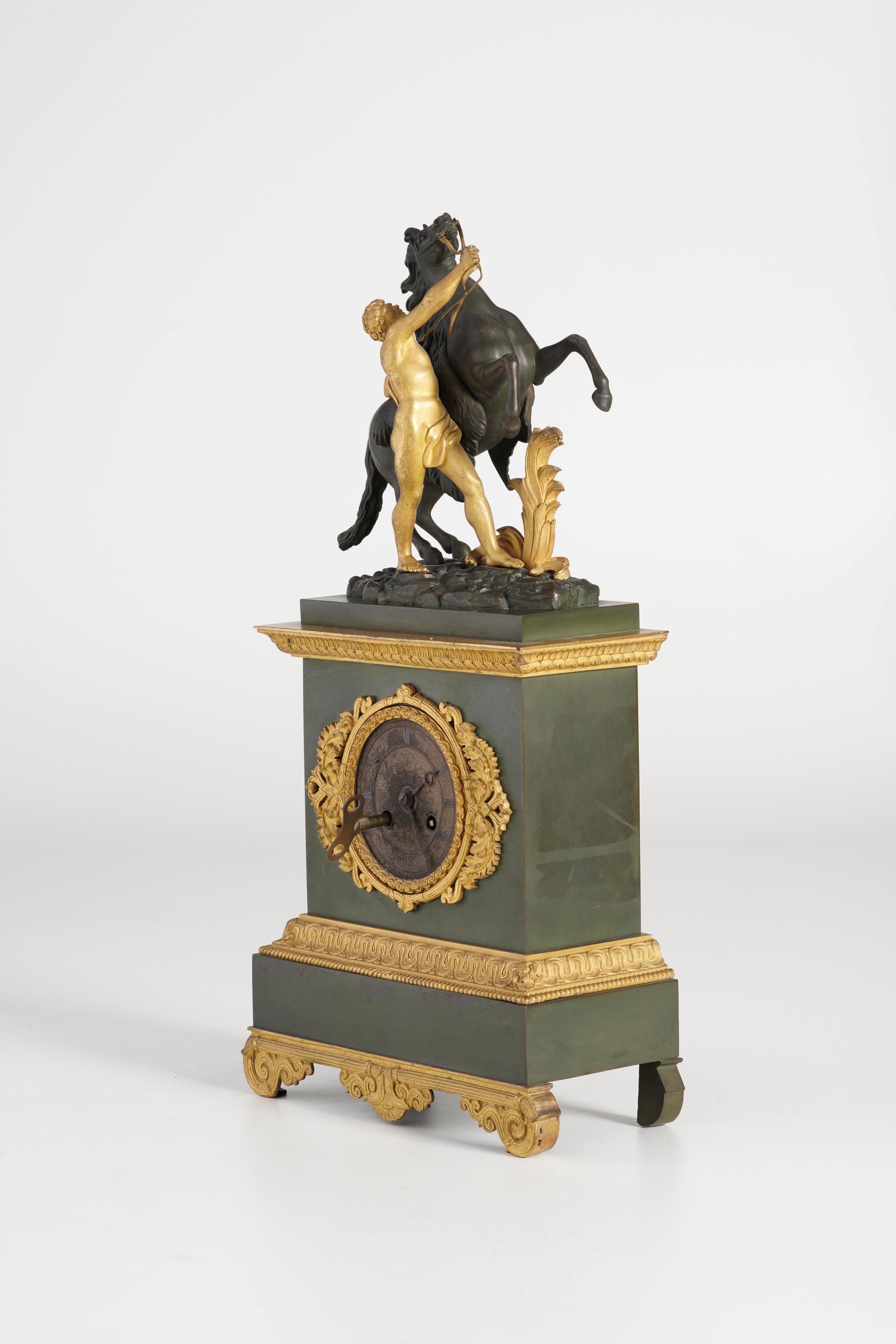 Pendola da tavolo in metallo. XIX-XX secolo