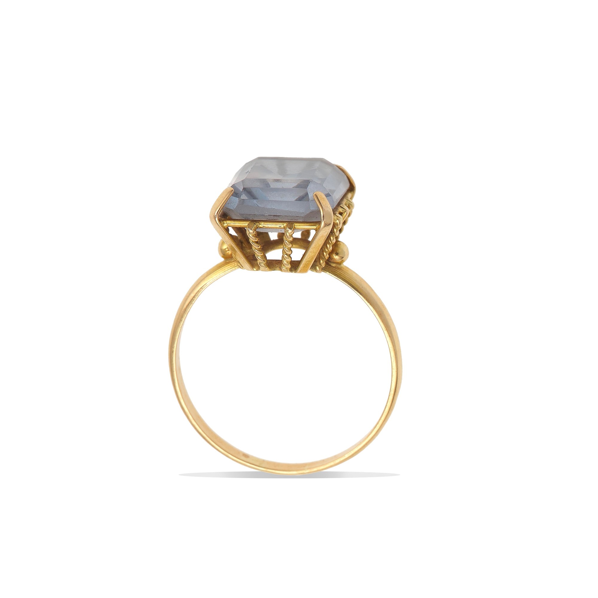 Anello con topazio azzurro, montatura in oro giallo 750/1000