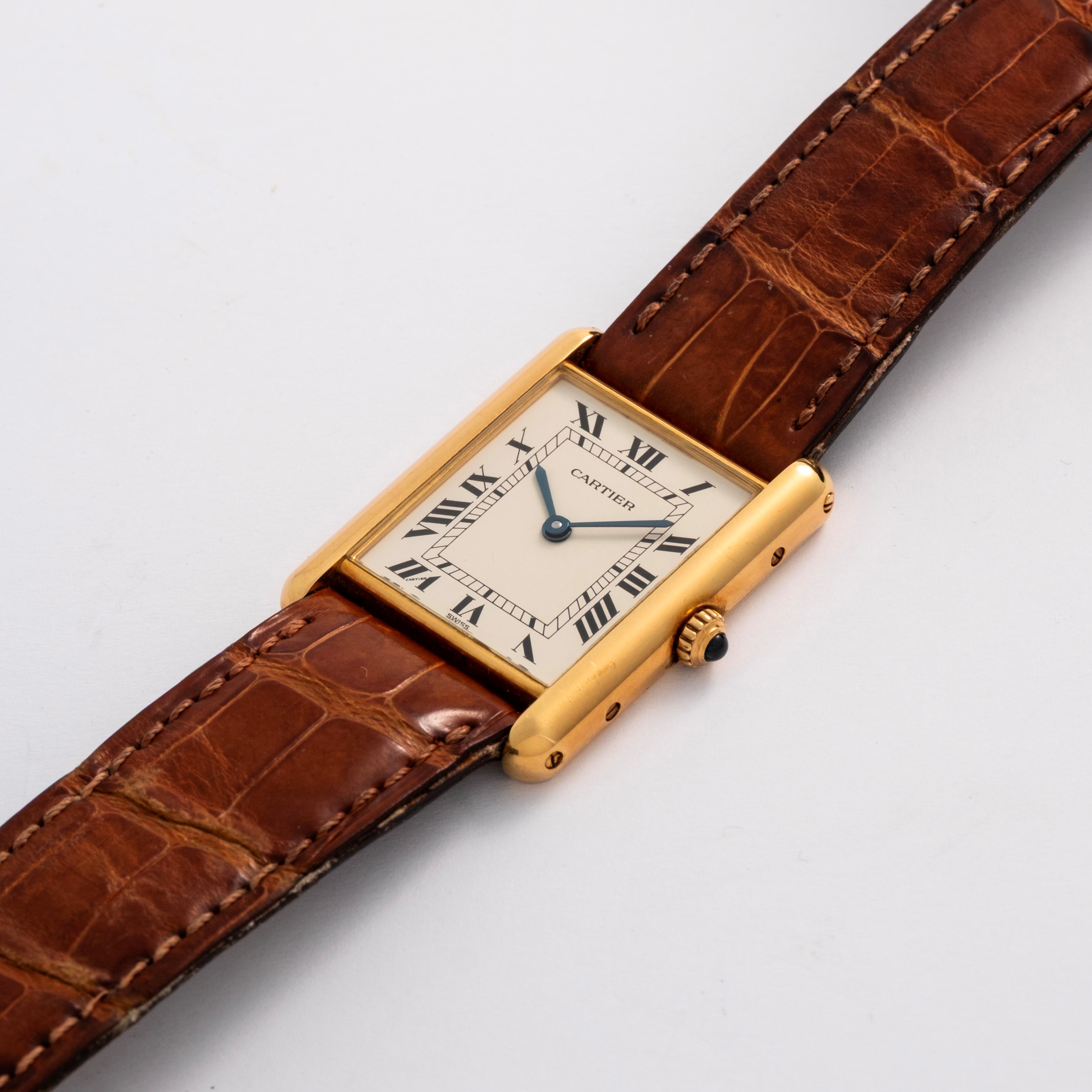 Cartier - Tank Louis, orologio da polso in oro giallo 18k con quadrante bianco e movimento al qua...