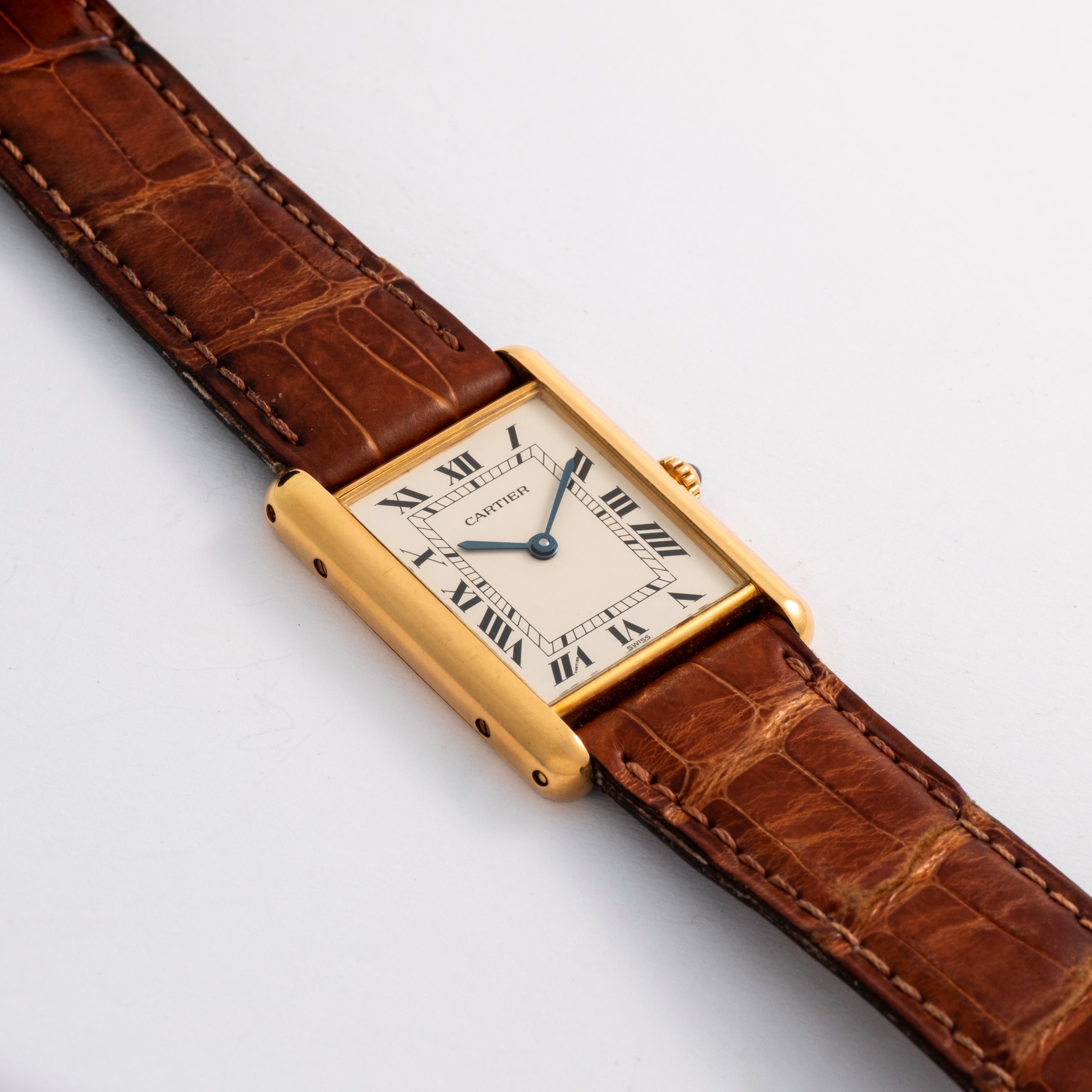 Cartier - Tank Louis, orologio da polso in oro giallo 18k con quadrante bianco e movimento al qua...