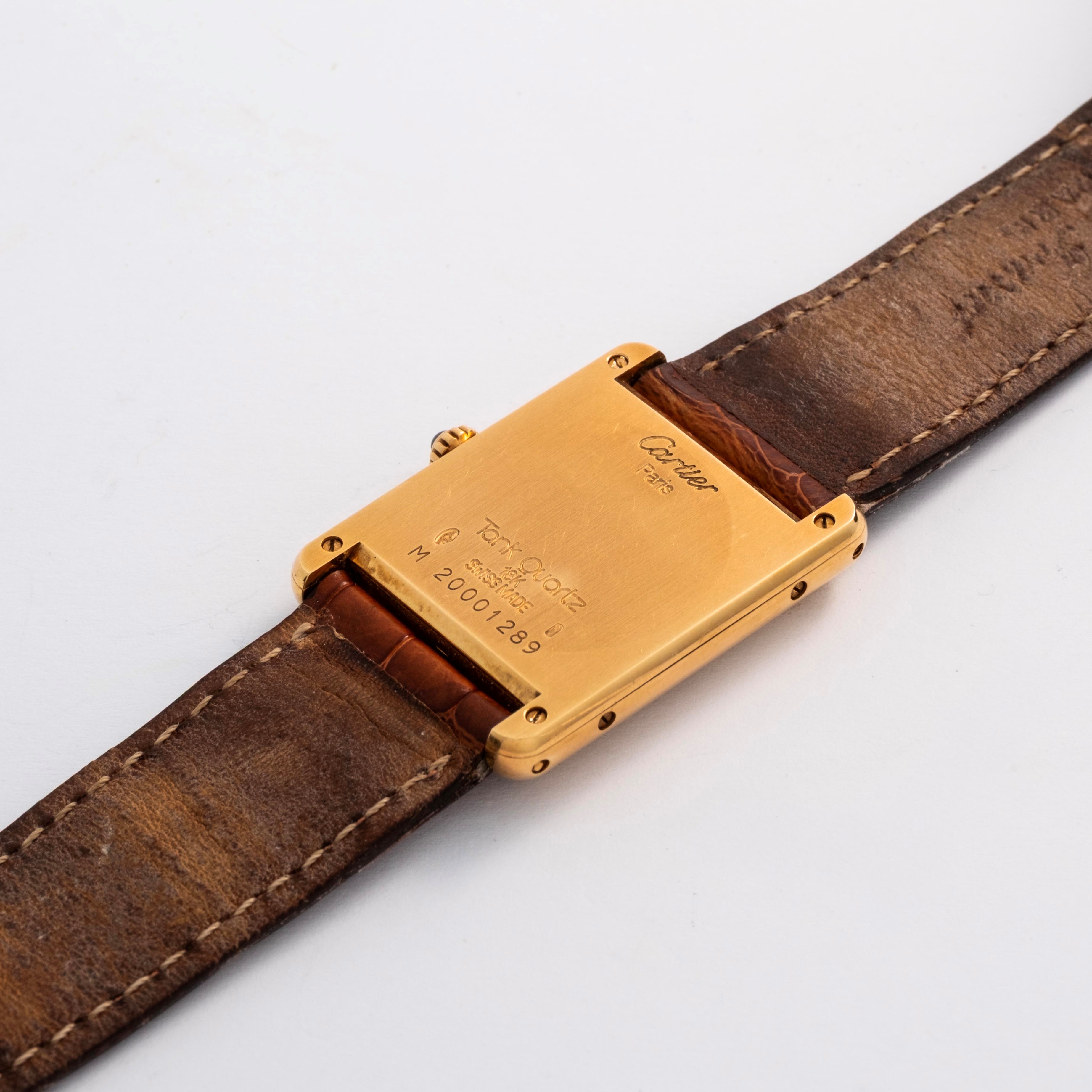 Cartier - Tank Louis, orologio da polso in oro giallo 18k con quadrante bianco e movimento al qua...