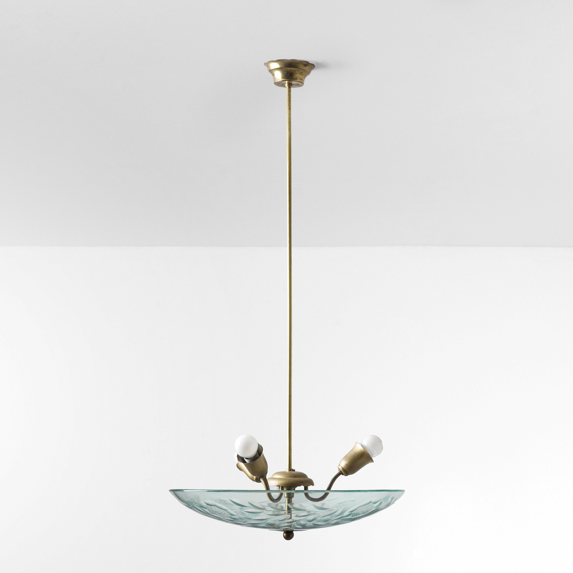 Lampada a sospensione, struttura in ottone e diffusore in vetro