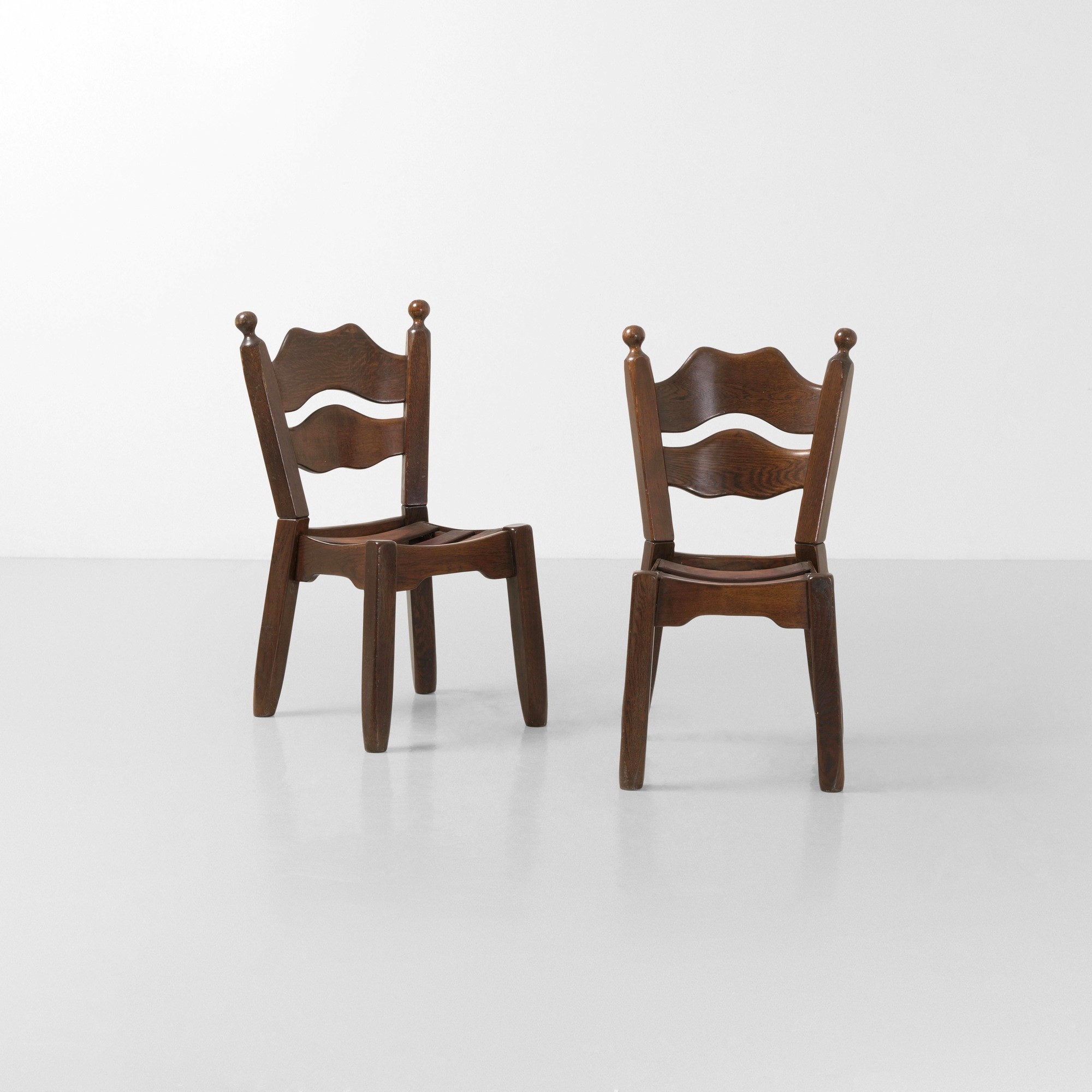 Guillerme & Chambron - Due poltroncine in legno (Produzione francese, ca. 1960)