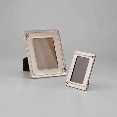 Due portafoto in legno e metallo argentato