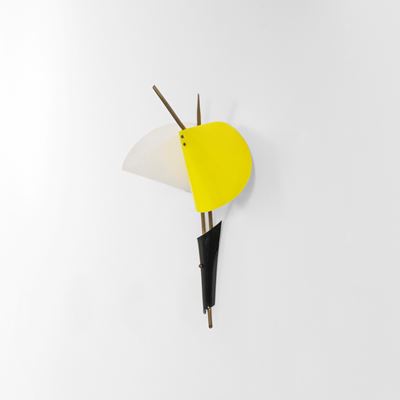 Lampada da parete italiana, struttura in ottone e metallo laccato con diffusori in perspex (produ...