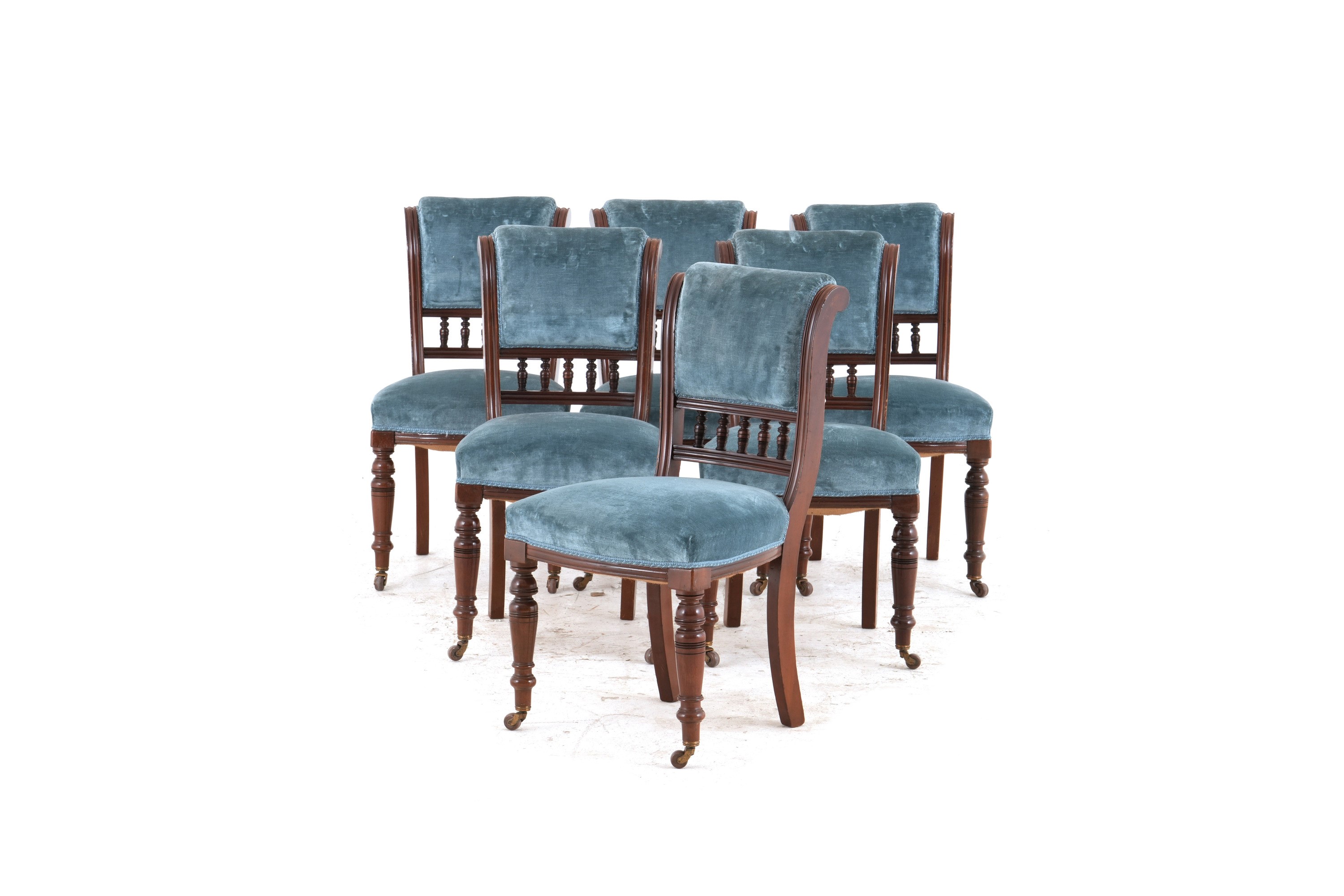 Tavolo allungabile con tre allunghe più sei sedie, Inghilterra XIX secolo