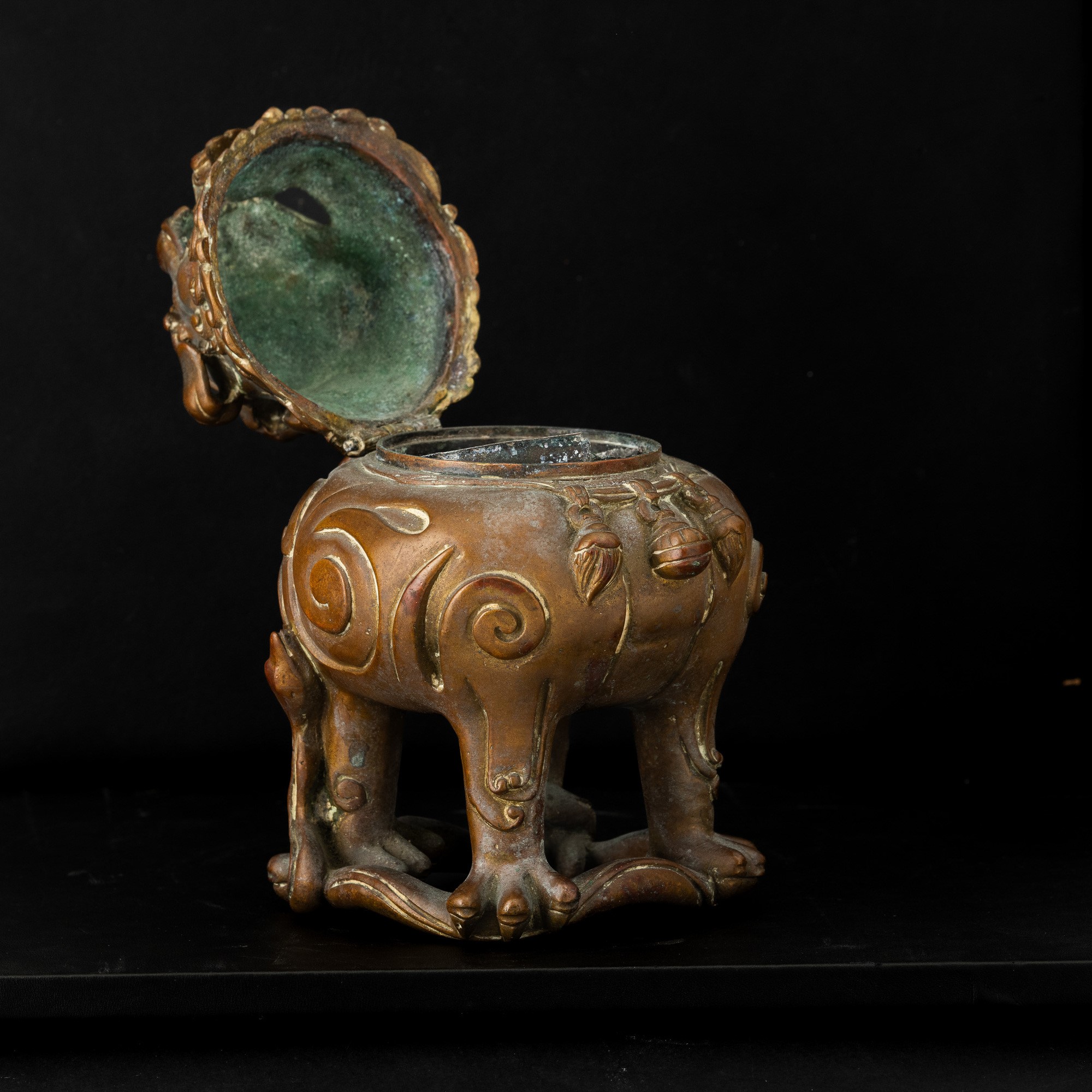 Cina (Dinastia Ming), Incensiere in bronzo raffigurante Cane di Pho, XVII secolo