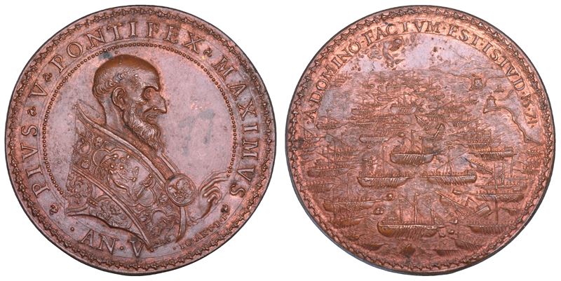 STATO PONTIFICIO. PIO V (Antonio Ghislieri), 1566-1572. Medaglia in bronzo. 1571/A. V. Celebrazione della vittoria della Lega Santa conseguita a Lepanto nel 1571.  - Auction Numismatics - Cambi Casa d'Aste