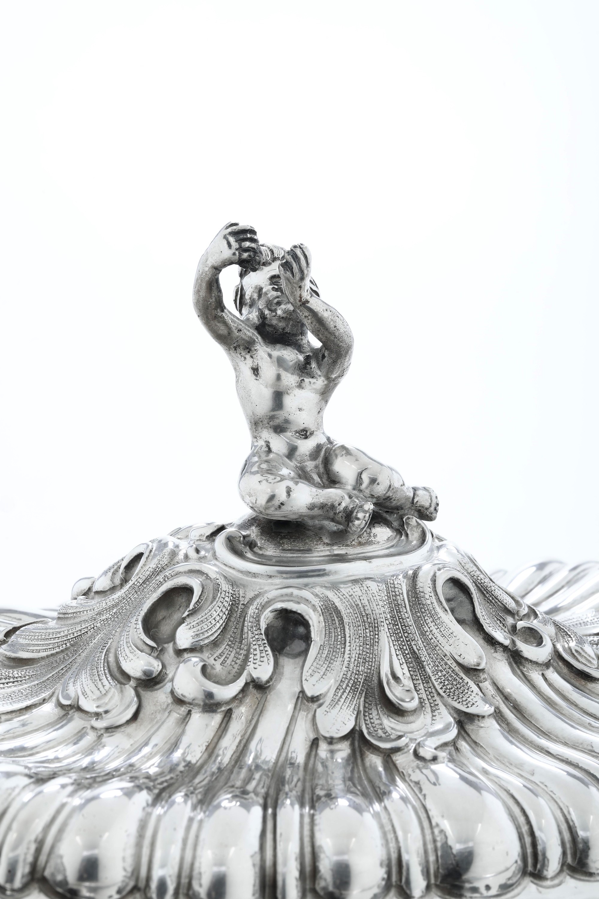 Achille Proserpio, Grande zuppiera neobarocca con presentoire in argento
