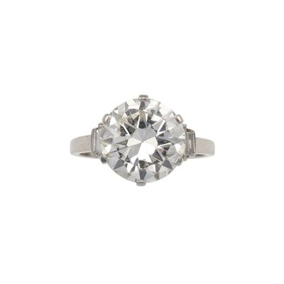 Bulgari. Anello con Diamante Taglio Circular di Ct 4.72 e Diamanti Taglio Baguette