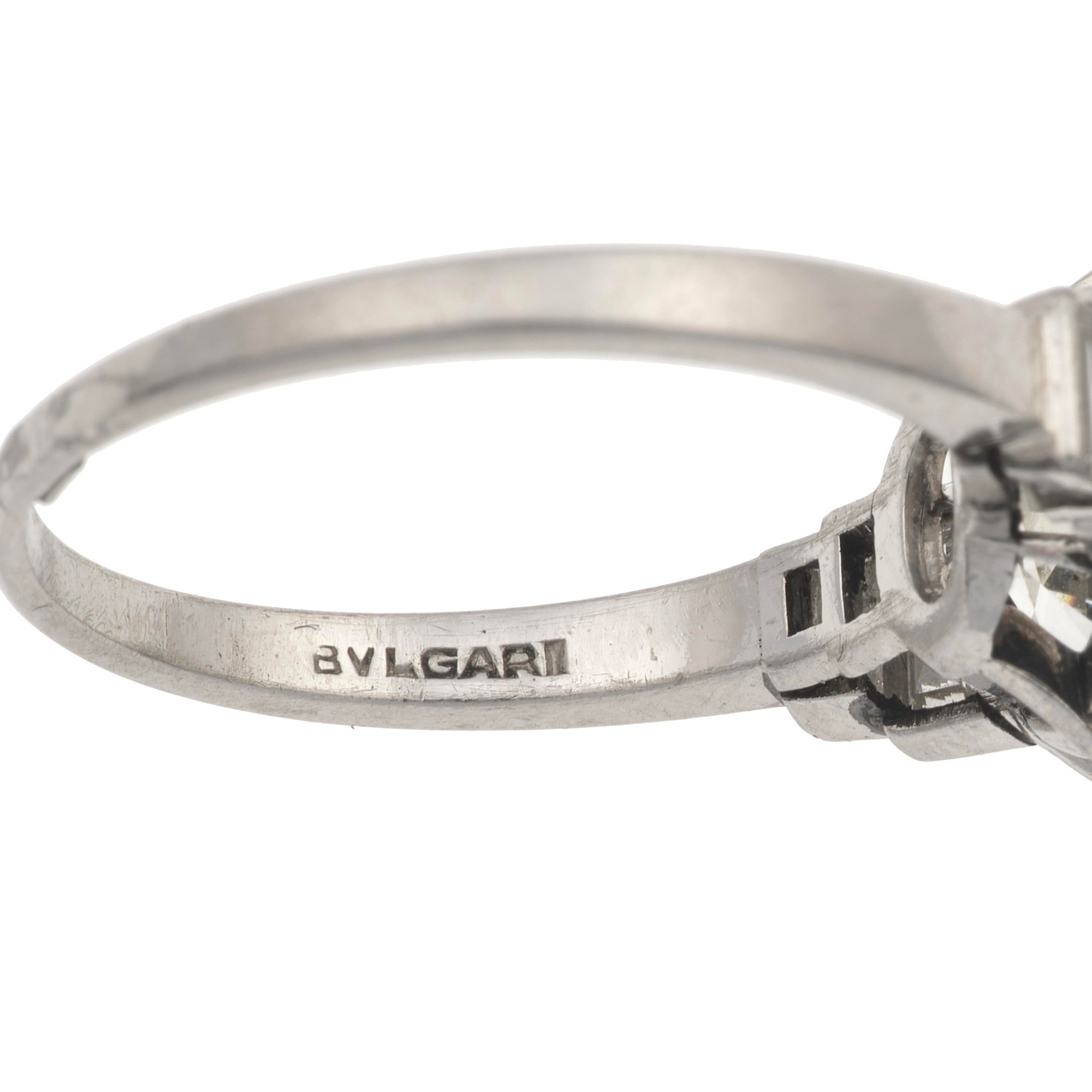Bulgari. Anello con Diamante Taglio Circular di Ct 4.72 e Diamanti Taglio Baguette