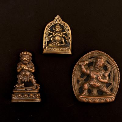 Lotto di tre figure votive, divinità in bronzo, Thailandia, XIX secolo