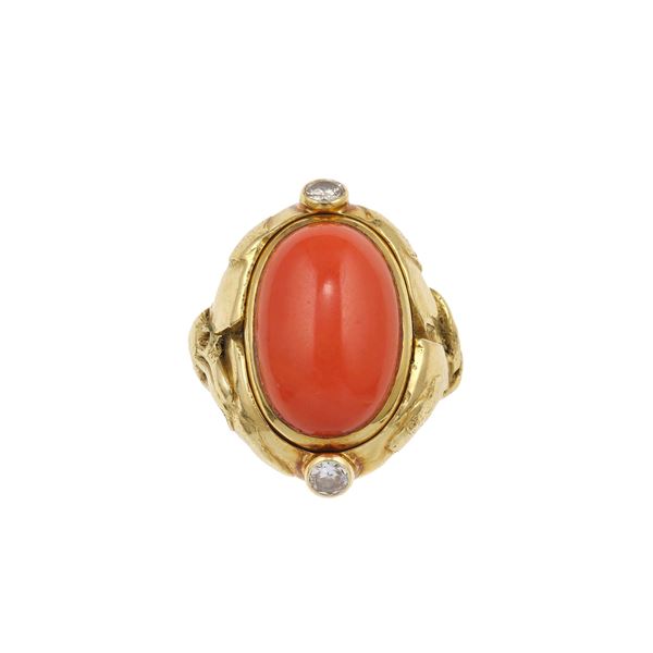 Misani. Anello con corallo e diamanti