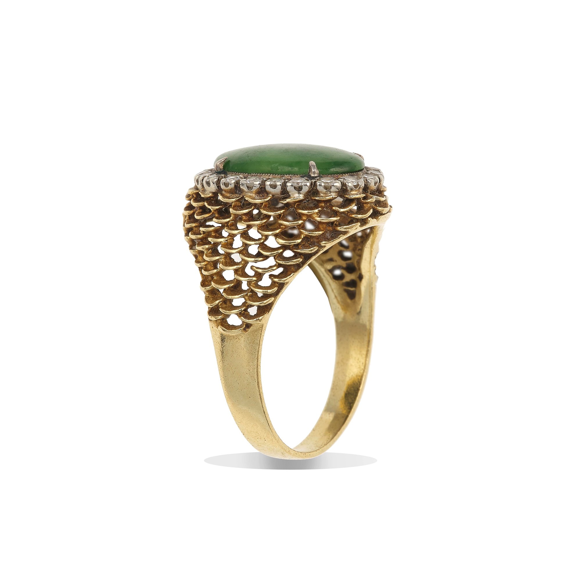 Anello con Giadeite e Piccoli Diamanti a Contorno