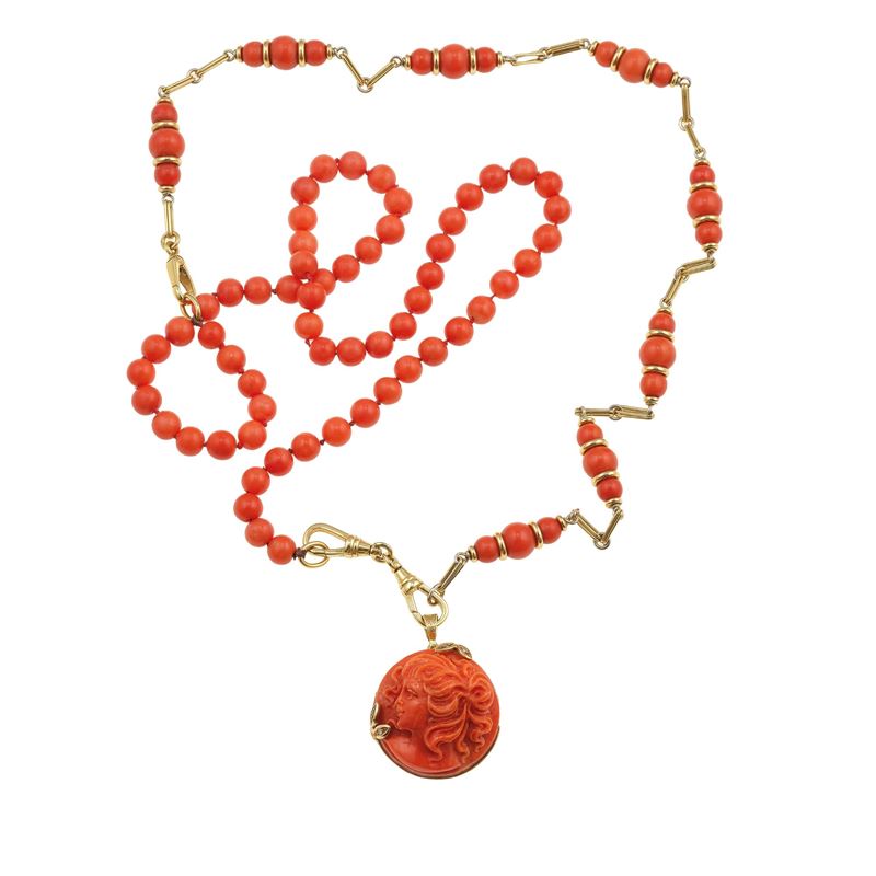 Coral and gold sautoir with pendent/brooch. Convertible into two necklace  - Auction Fine Jewellery - Cambi Casa d'Aste