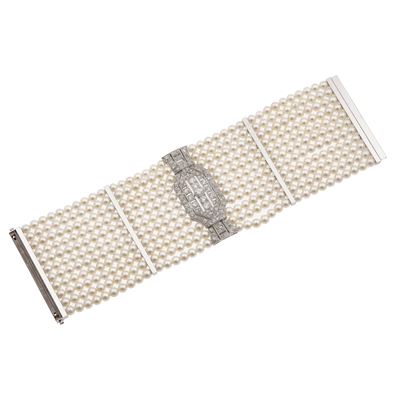 Bracciale a Più Fili di Perle Coltivate, Inserto Centrale con Diamanti