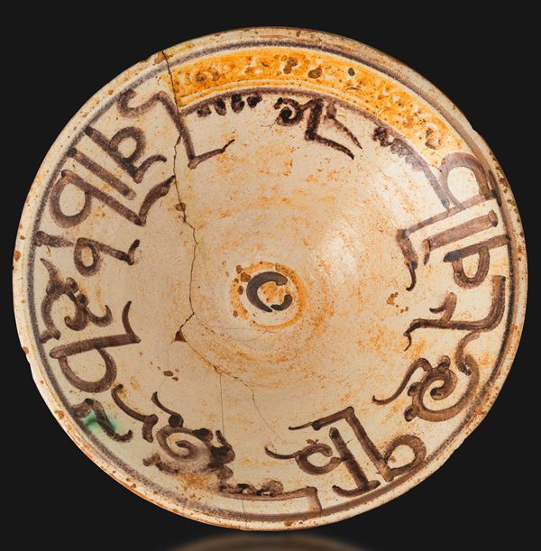 Piatto in terracotta  Nishapur con iscrizioni, Persia, X secolo