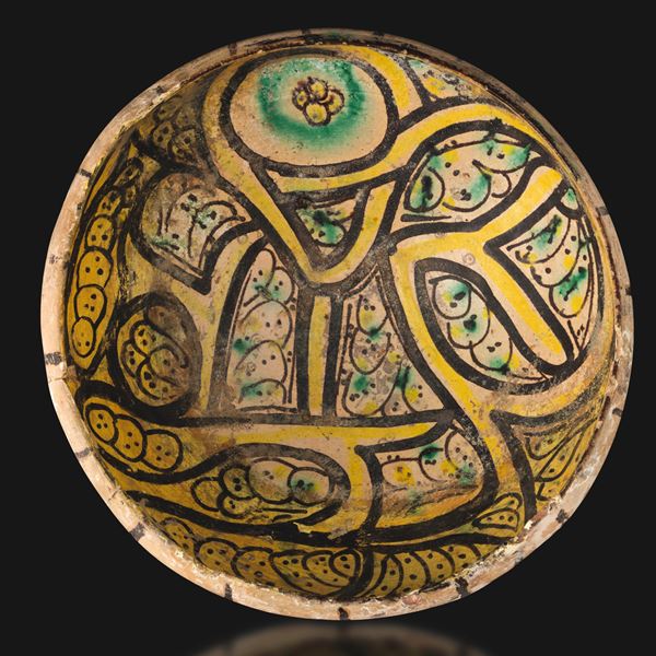 Piatto in terracotta con decori sui toni del verde e giallo, Persia, XI secolo