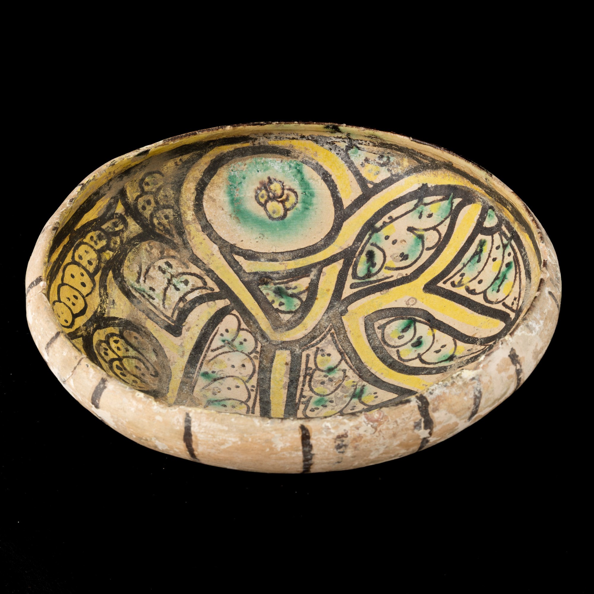 Piatto in terracotta, Persia, XI secolo