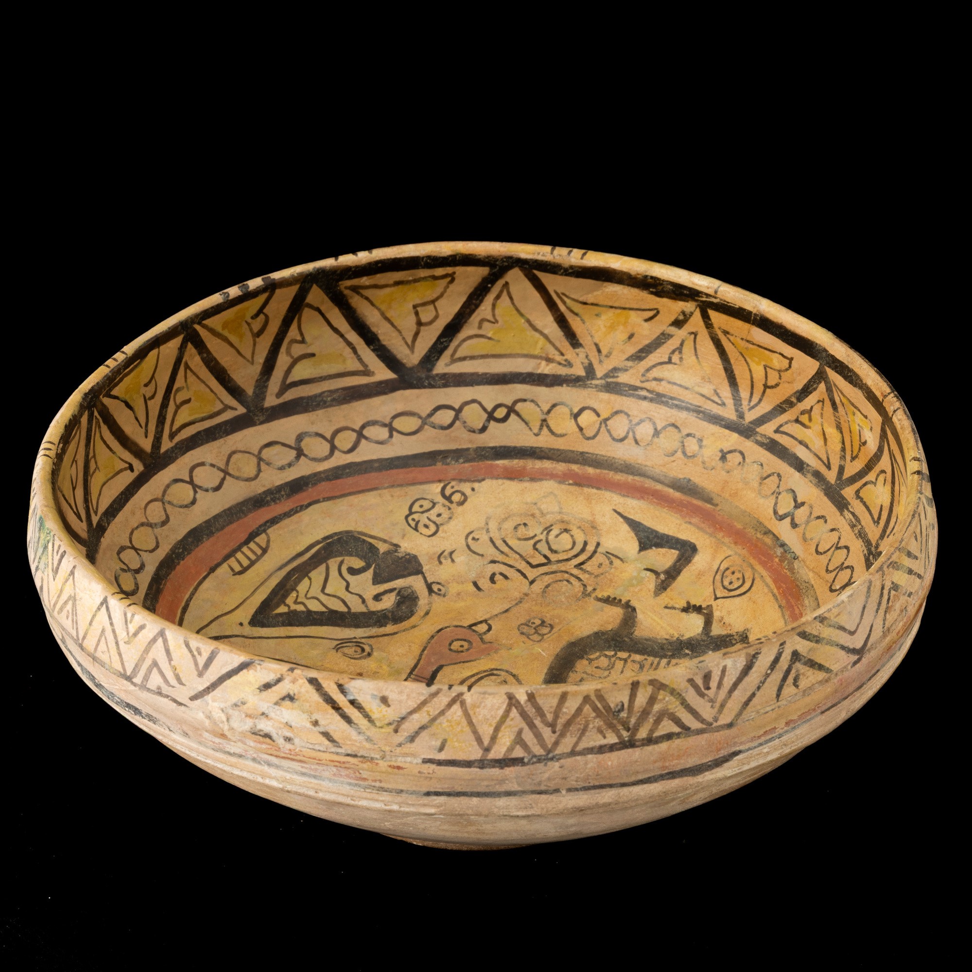 Piatto in terracotta di Nishapur con pavoni, Persia, XIV secolo