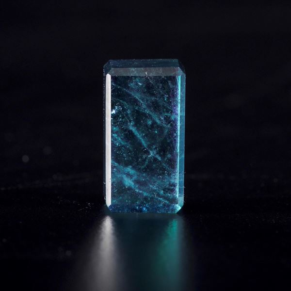 Splendido cristallo di acquamarina naturale. <BR>Azzurro intenso naturale.<BR>Con certificato ALGT