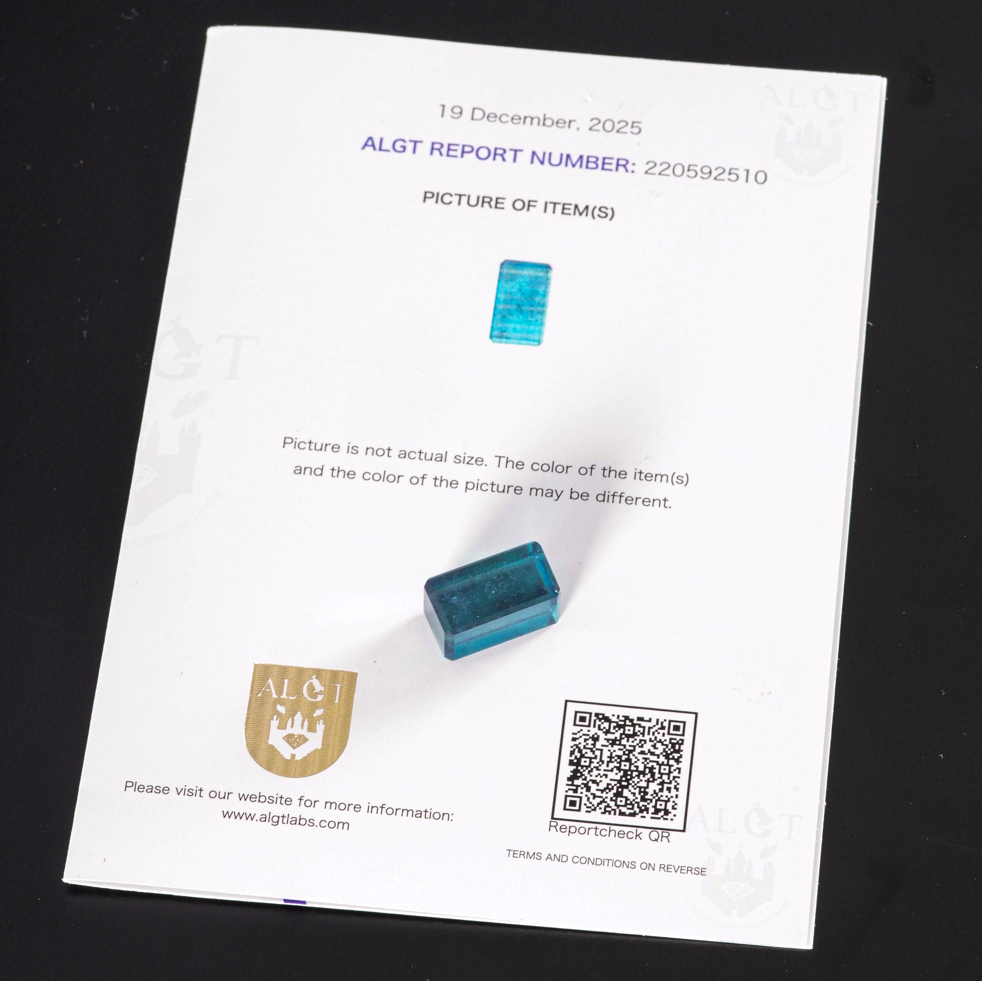 Splendido cristallo di acquamarina naturale. Azzurro intenso naturale. Con certificato ALGT