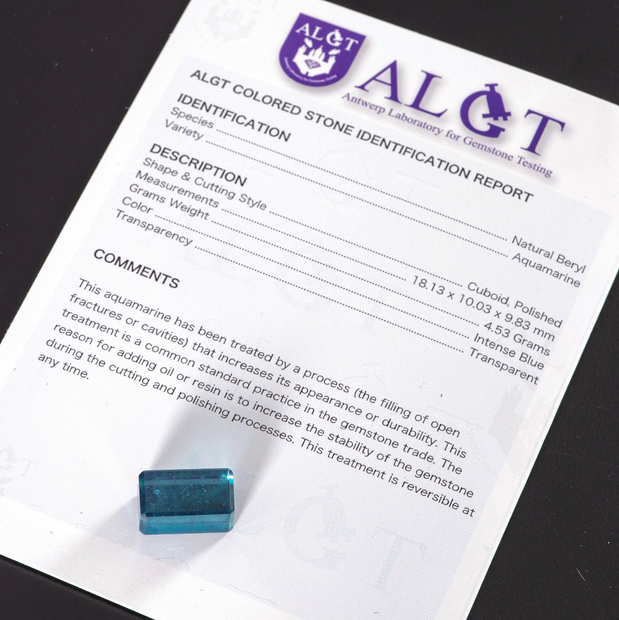 Splendido cristallo di acquamarina naturale. Azzurro intenso naturale. Con certificato ALGT