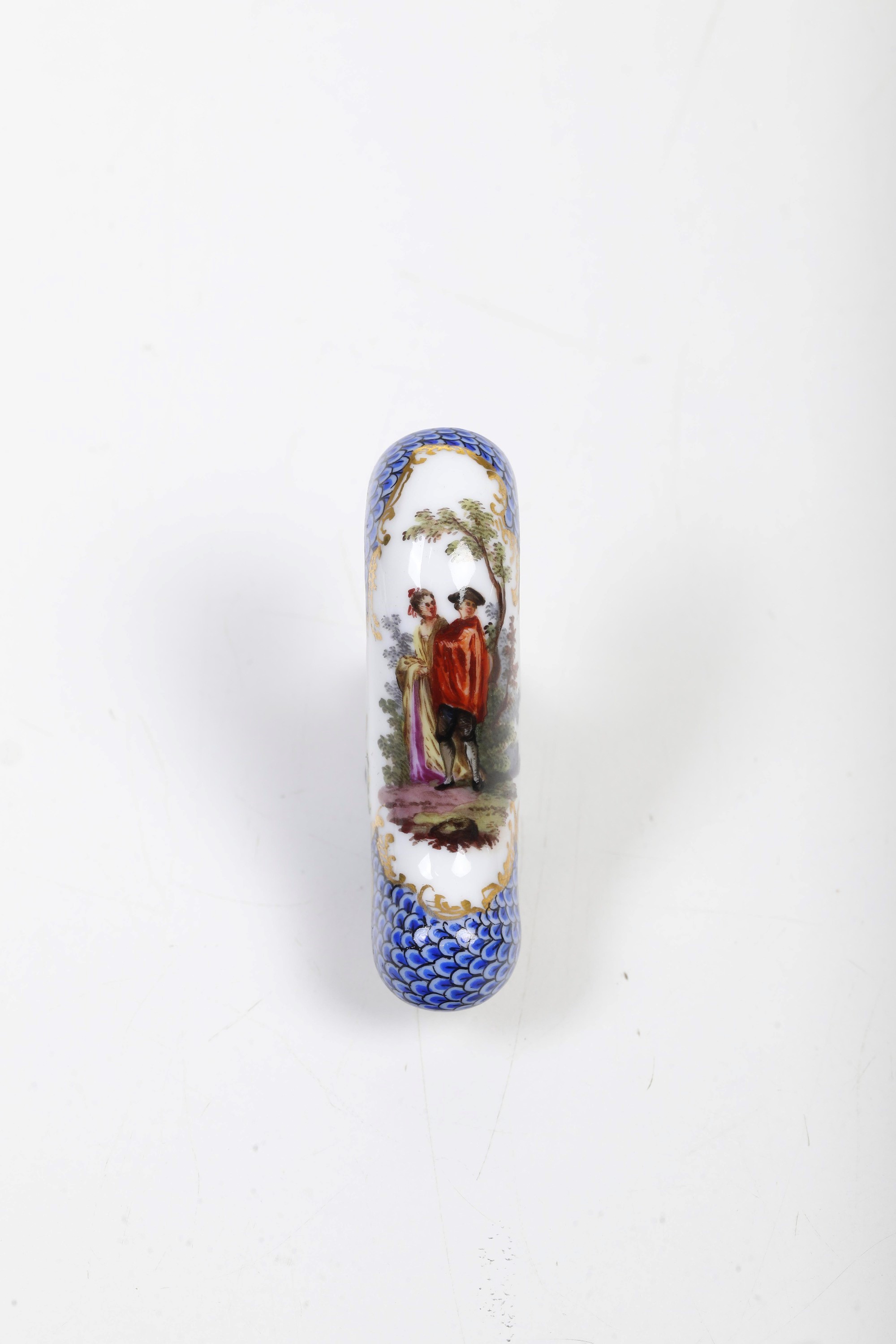 Probabilmente Meissen, Manico da bastone in porcellana, decorazione policroma “alla Watteau” (XIX...
