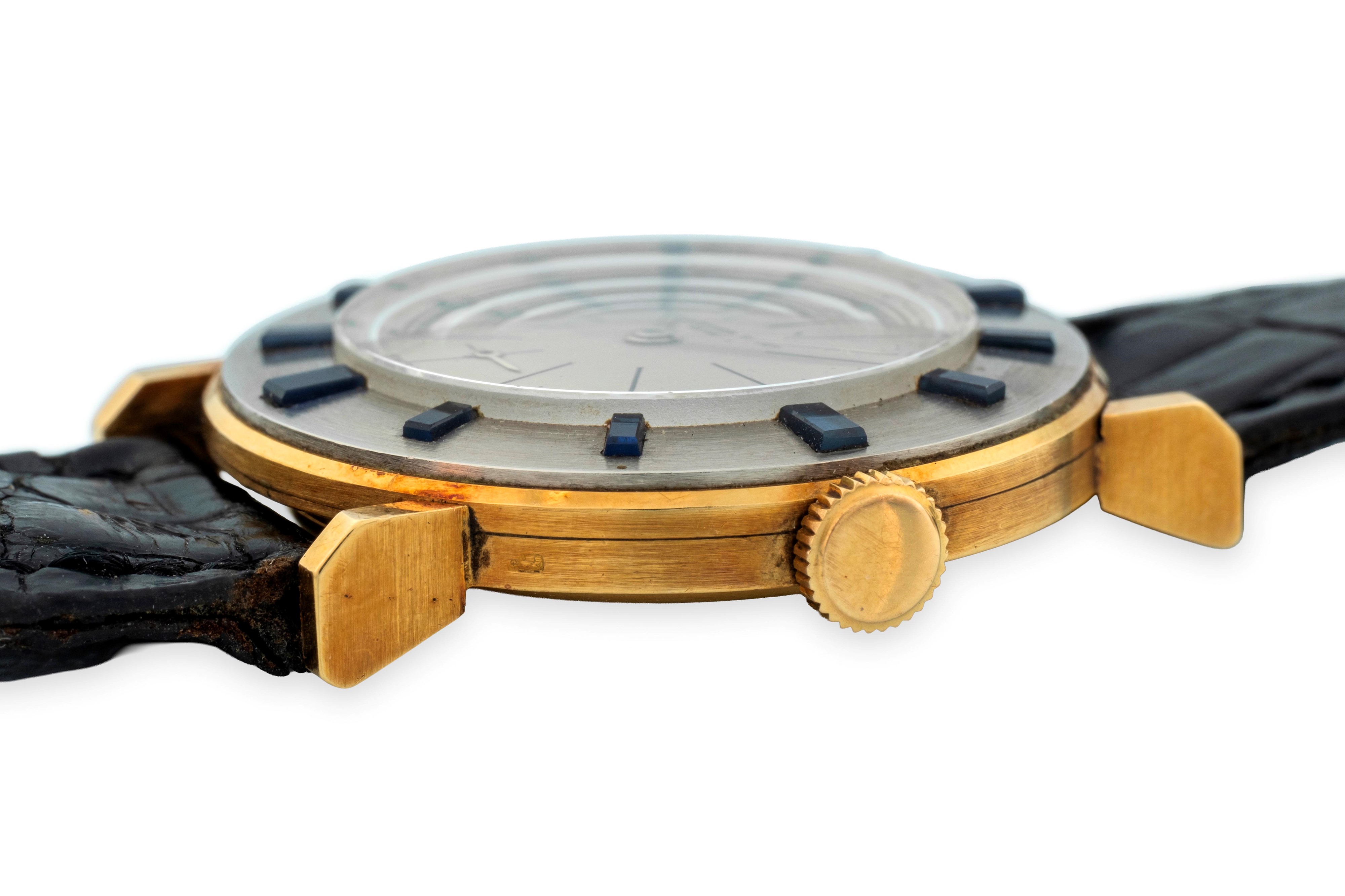 Audemars Piguet - Disco Volante in oro giallo e bianco 18k con zaffiri baguette, circa 1950