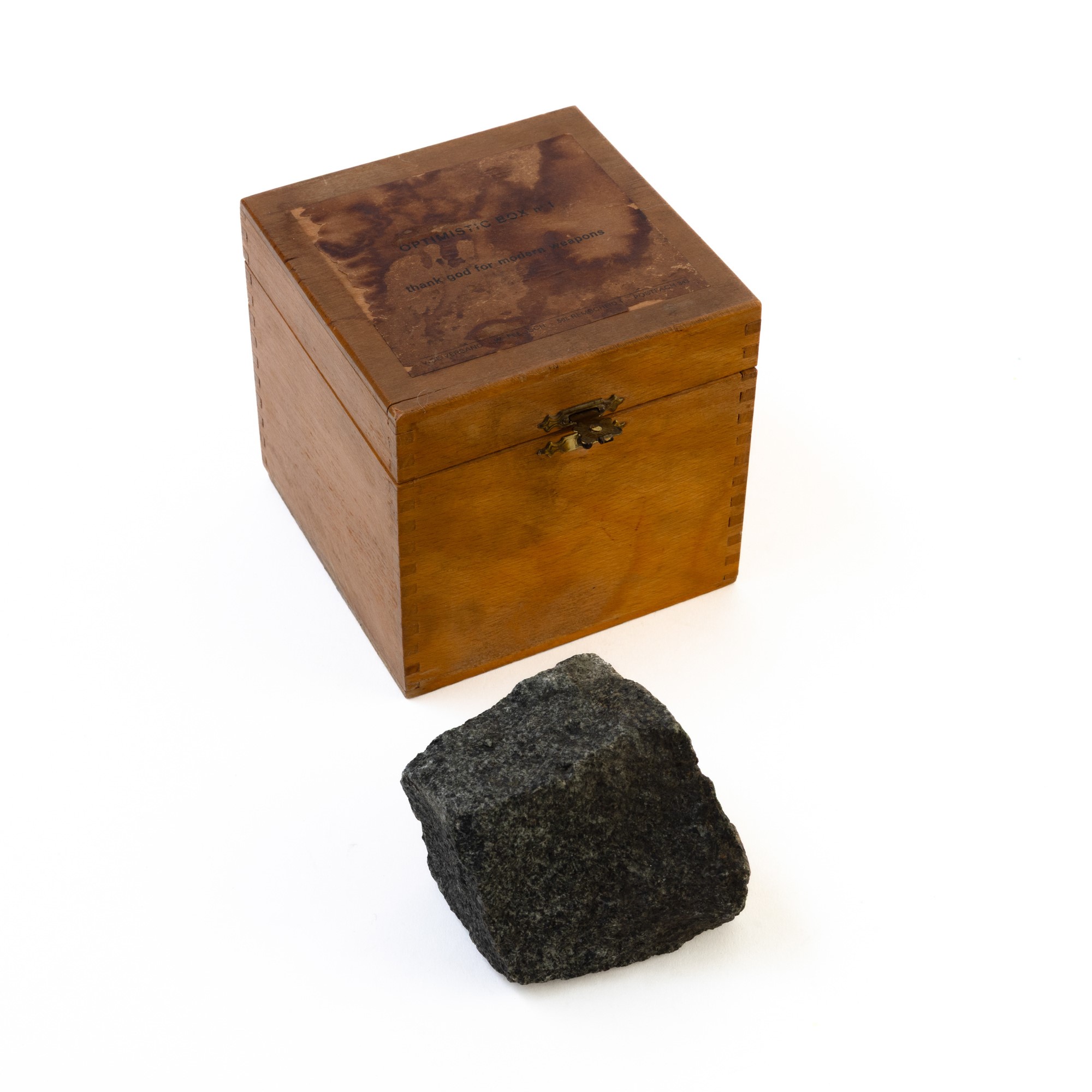 Robert Filliou - Optimistic Box n.1 - Pietra in scatola di legno