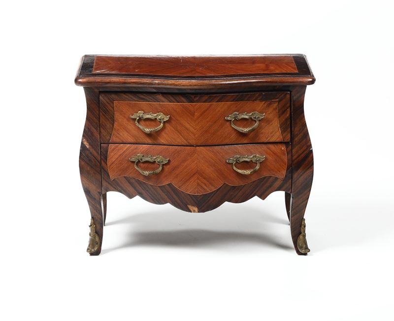 Modellino di comò Luigi XV a due cassetti lastronato e filettato, XVIII secolo  - Asta Occasioni d'Antiquariato - Cambi Casa d'Aste