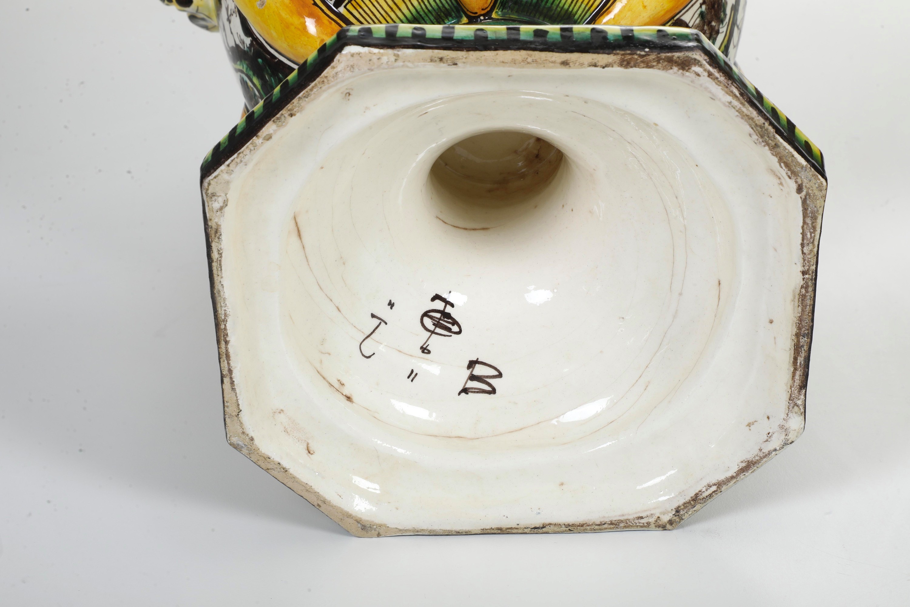 Coppia di vasi con coperchio. Liguria, probabilmente Albisola, XX secolo.